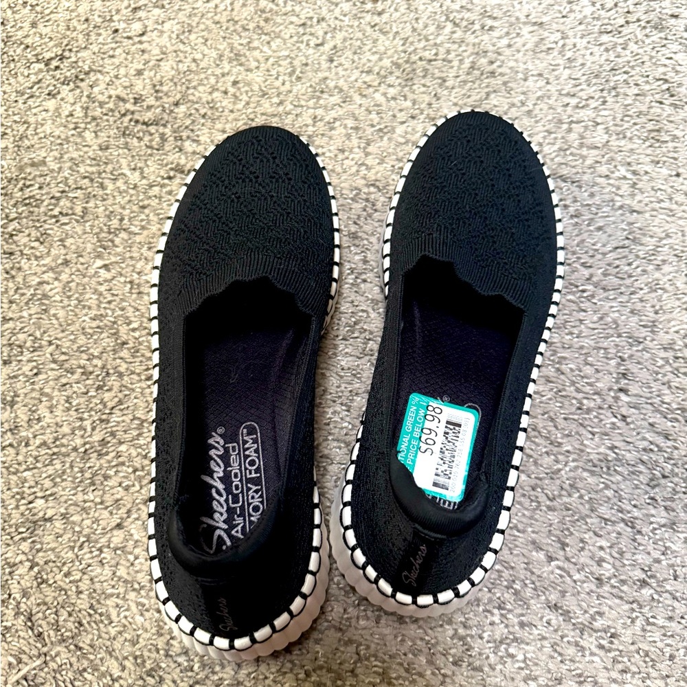 Skechers Black Flats Comfortable Slip-On Loafers Memory Foam 7.5